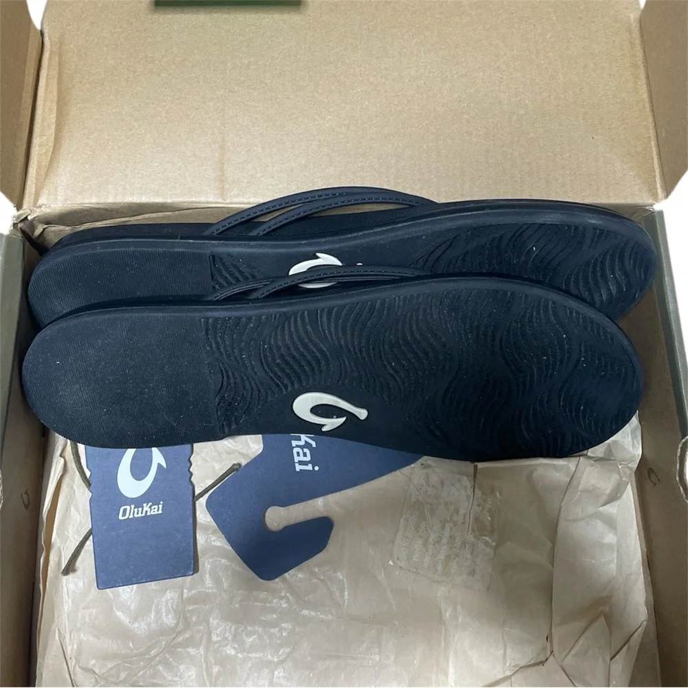OLUKAI AKA SANDAL | BLACK | Women’s 11